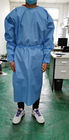 Vestido médico descartável azul do isolamento 45g com o punho elástico não estéril ou EO estéril